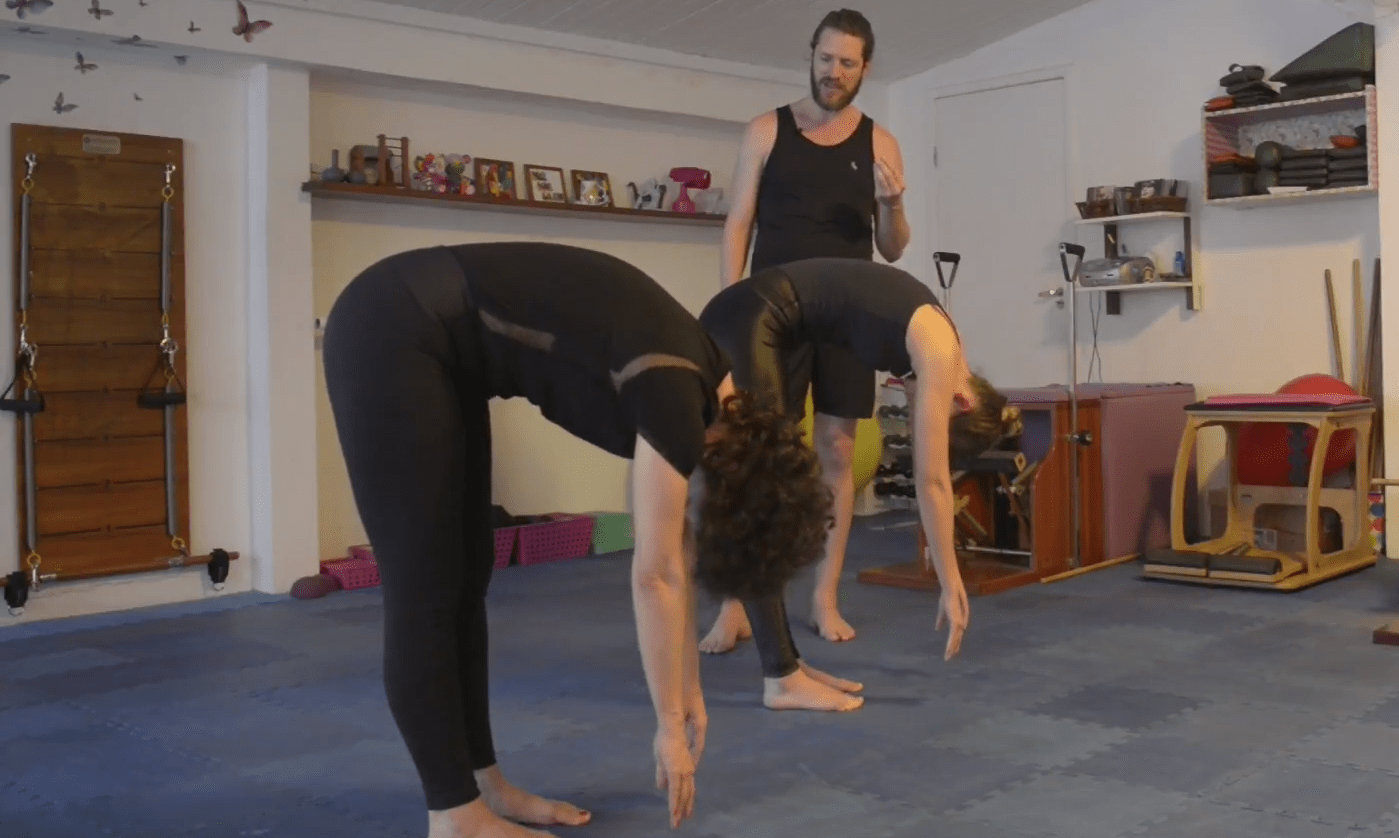 Standing Roll Down Enraizamento & Alinhamento = Estrutura » +Q Pilates