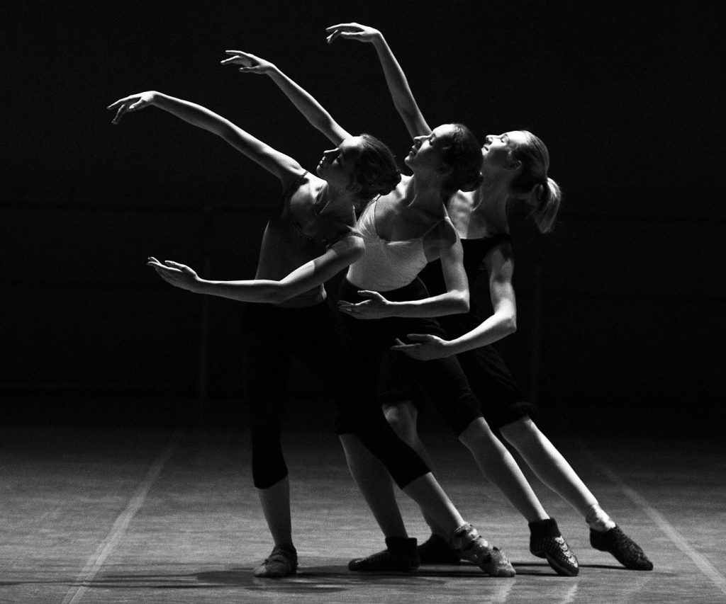 5 exercícios de pilates para bailarinos – ClikOnDance – Noticias da Dança  em um Clique!